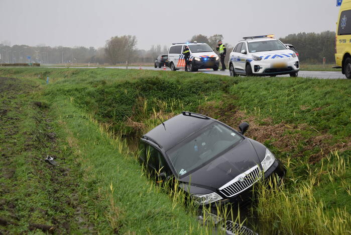 Dronken bestuurder belandt in sloot