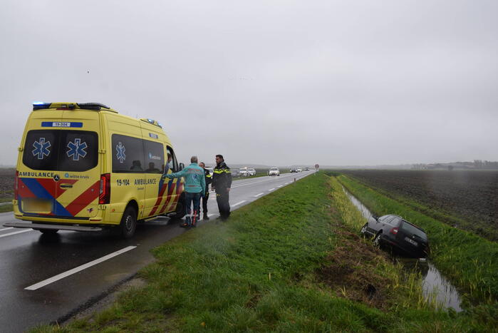 Dronken bestuurder belandt in sloot