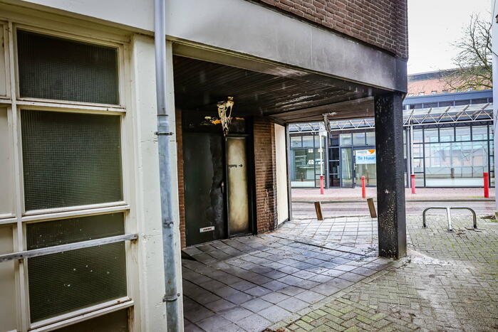 Dixie gaat in vlammen op onder overkapping en zorgt voor flinke schade