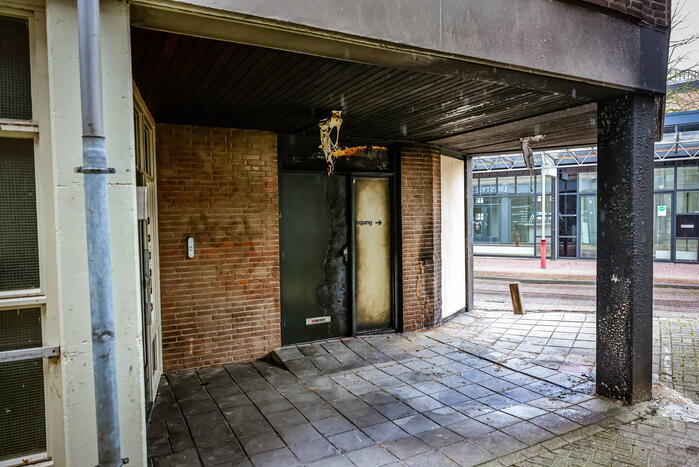 Dixie gaat in vlammen op onder overkapping en zorgt voor flinke schade