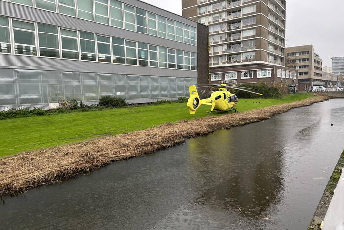 Man zwaargewond na val van trap metrostation