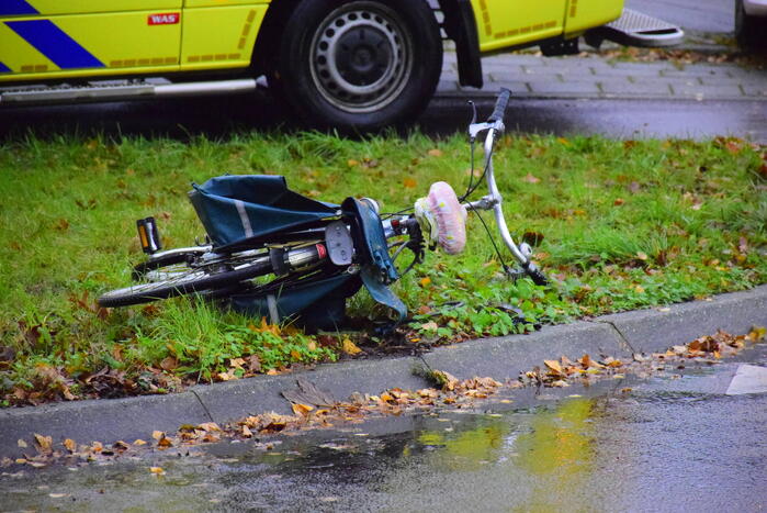 Fietser aangereden door auto