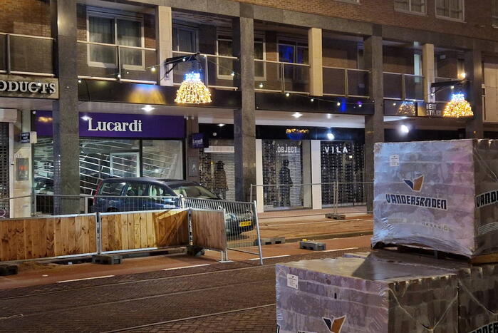 Ramkraak met stationwagen op juwelier