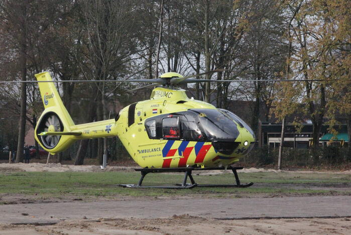 Veel hulpdiensten naar basisschool
