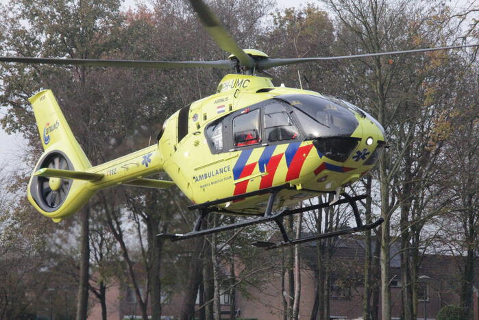 Veel hulpdiensten naar basisschool