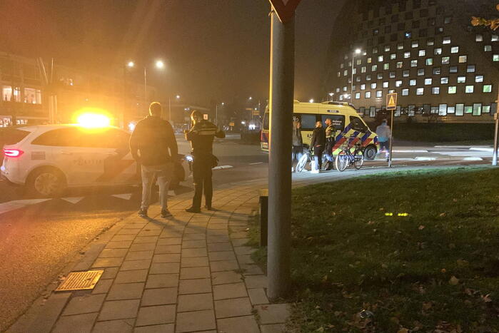 Fietsster gewond bij ongeval op rotonde