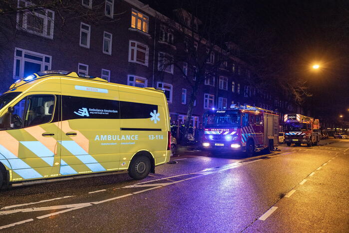 Stoel in woning vliegt in brand