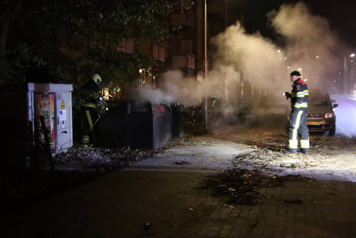 Veel rook door brand in container