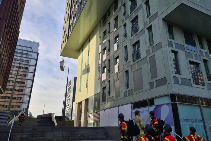 Glazenwassers door defecte lift vast op 5 hoog