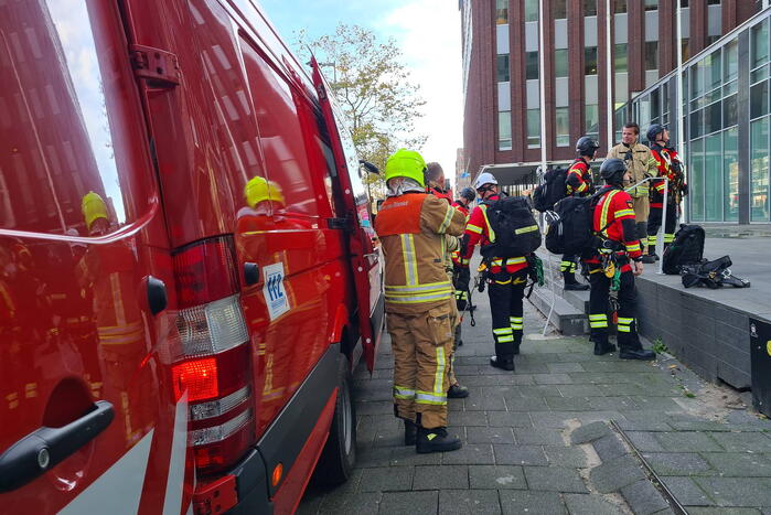 Glazenwassers door defecte lift vast op 5 hoog