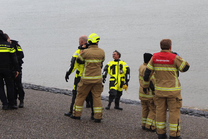 Vrouw uit het water gehaald