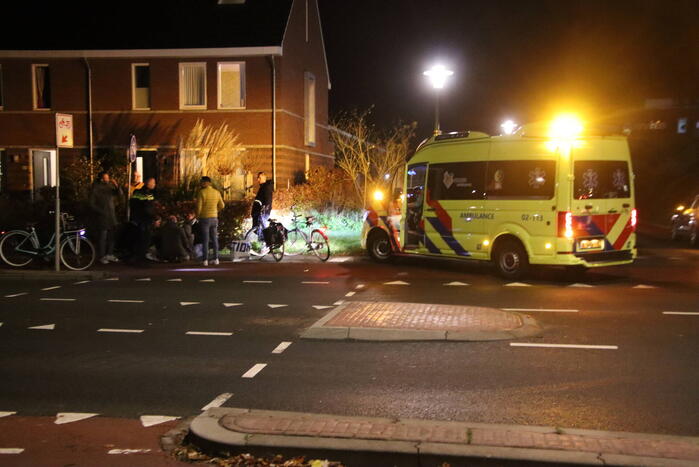 Fietser en automobilist in botsing