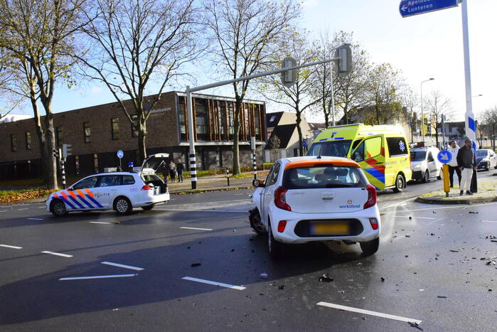 Veel schade bij ongeval tussen twee personenauto's