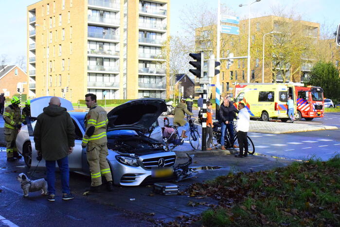 Veel schade bij ongeval tussen twee personenauto's