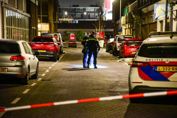 Man zwaargewond bij schietpartij naast cafe