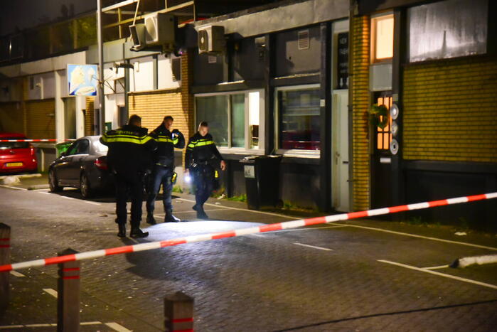 Man zwaargewond bij schietpartij naast cafe