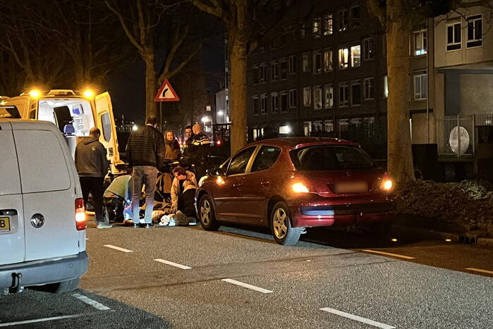 Voetganger geschept door personenauto