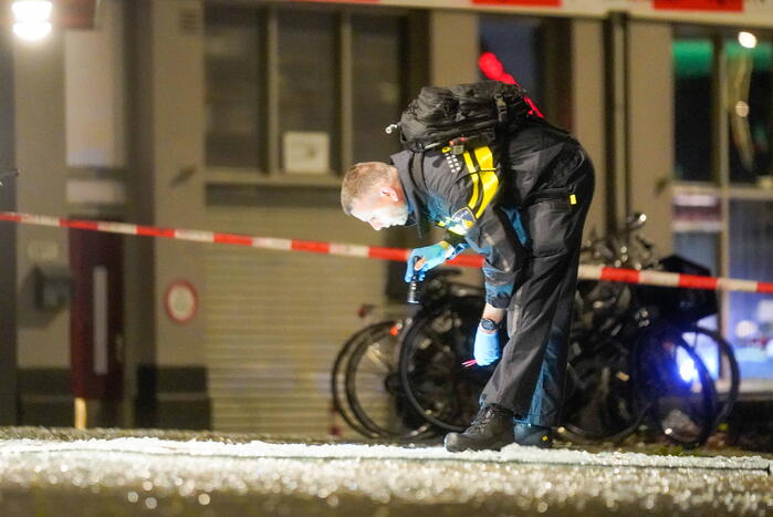 Flinke schade na explosie in portiek