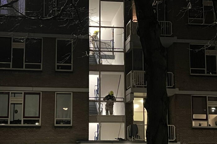 Flinke schade na explosie in portiek