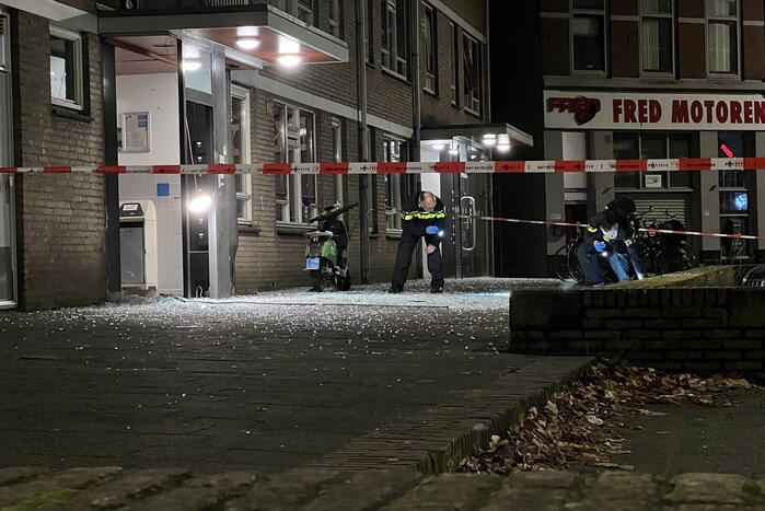 Flinke schade na explosie in portiek