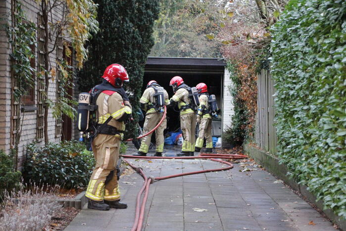 Motor in brand in garage van woning