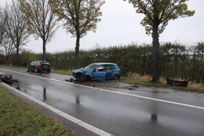 Ravage nadat auto op boom botst