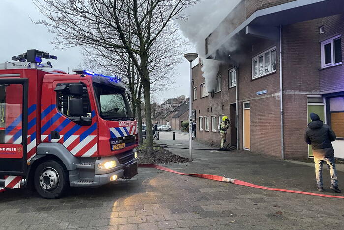 Korte uitslaande brand in woning