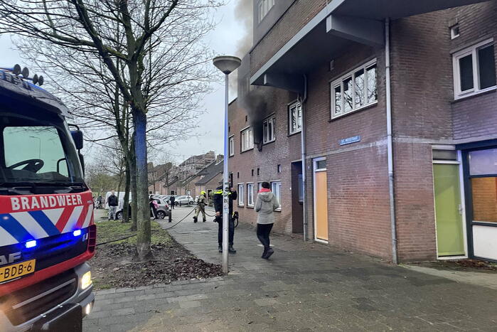 Korte uitslaande brand in woning