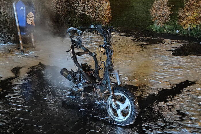 Scooter volledig uitgebrand