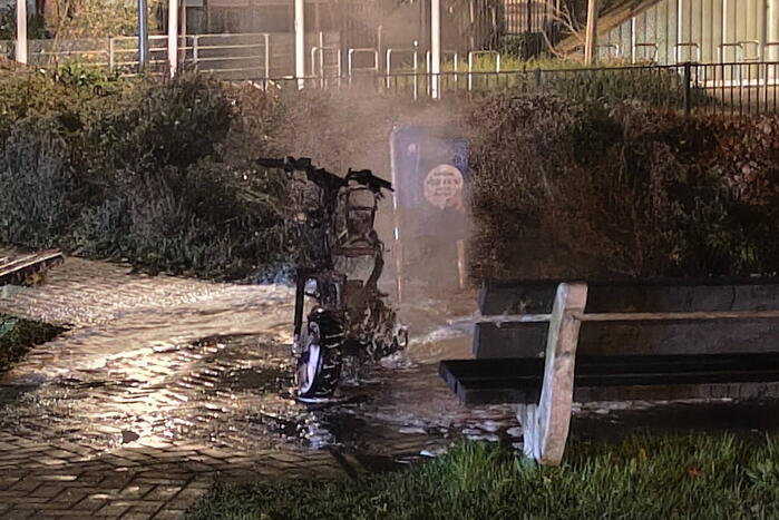 Scooter volledig uitgebrand