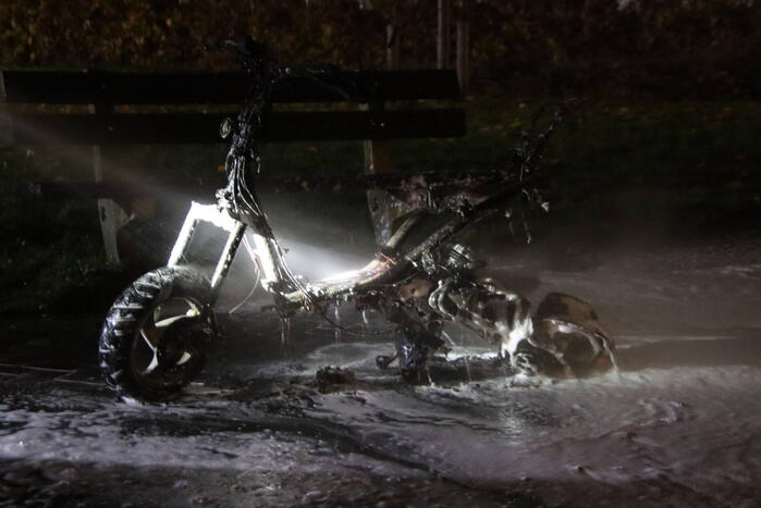 Scooter volledig uitgebrand