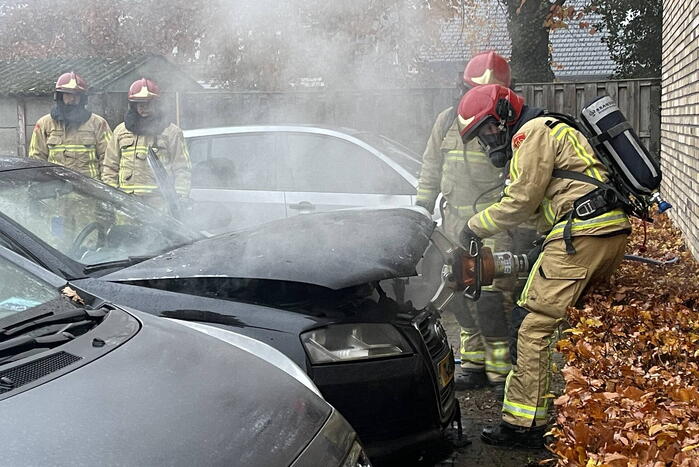 Auto al rijdend in brand gevlogen