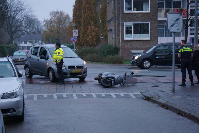 Scooterrijder aangereden door auto