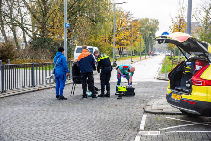 Scooterrijder schrikt en valt