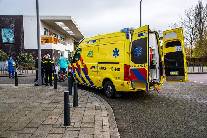 Scooterrijder schrikt en valt