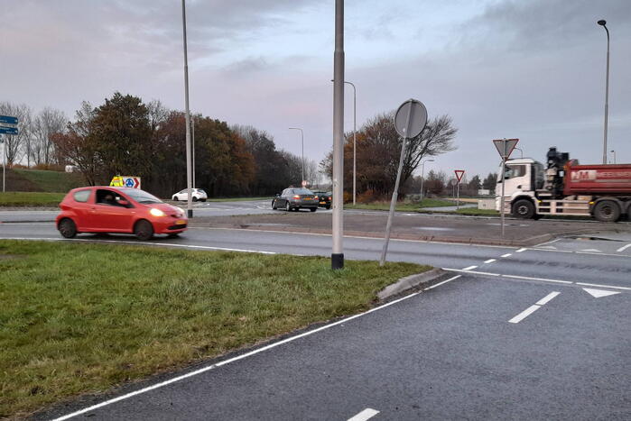 Flinke file door botsing tussen twee voertuigen