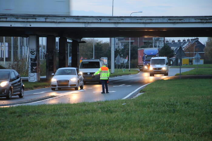 Flinke file door botsing tussen twee voertuigen