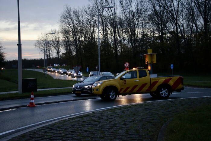 Flinke file door botsing tussen twee voertuigen
