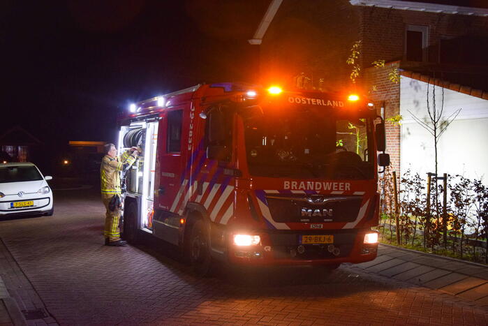 Flinke gaslekkage in voortuin van woning