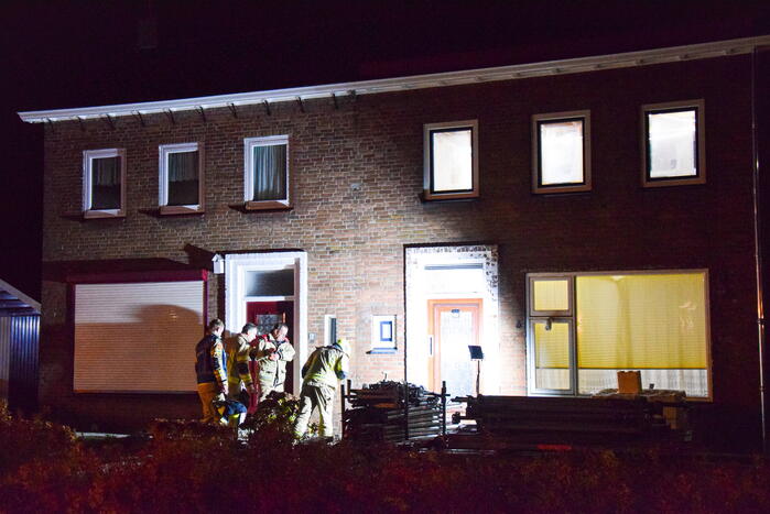 Flinke gaslekkage in voortuin van woning