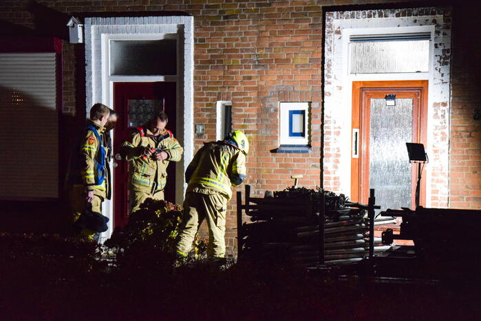 Flinke gaslekkage in voortuin van woning