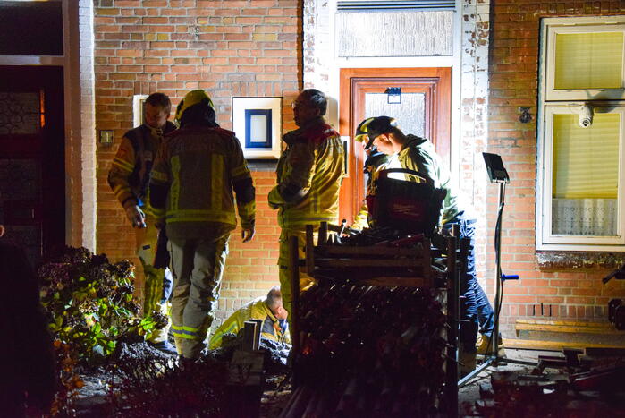 Flinke gaslekkage in voortuin van woning