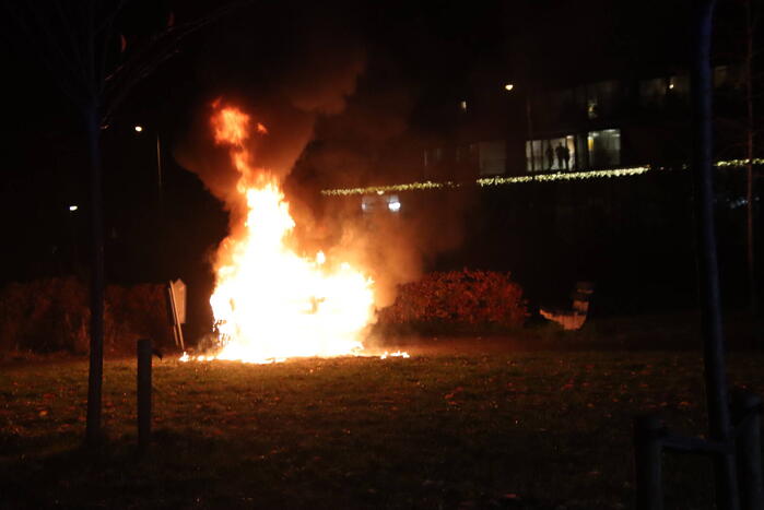 Gasfles ontploft en vliegt in brand