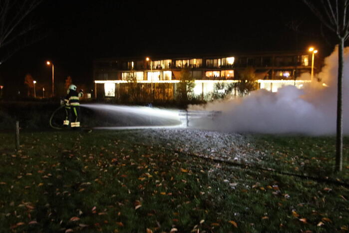 Gasfles ontploft en vliegt in brand