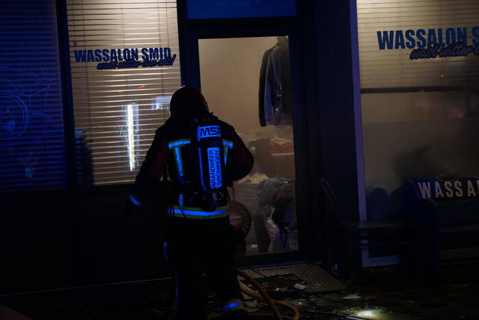 Veel rookontwikkeling bij brand in wasserette