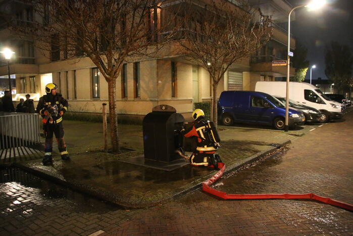 Ondergrondse container vermoedelijk in brand gestoken