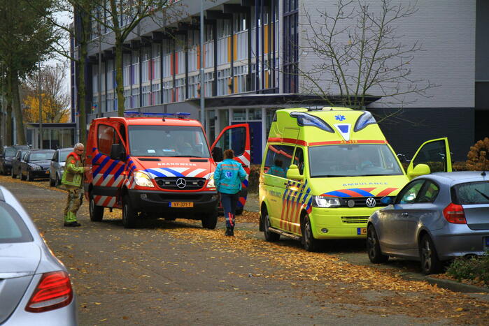 Bewoner raakt onwel in flatwoning