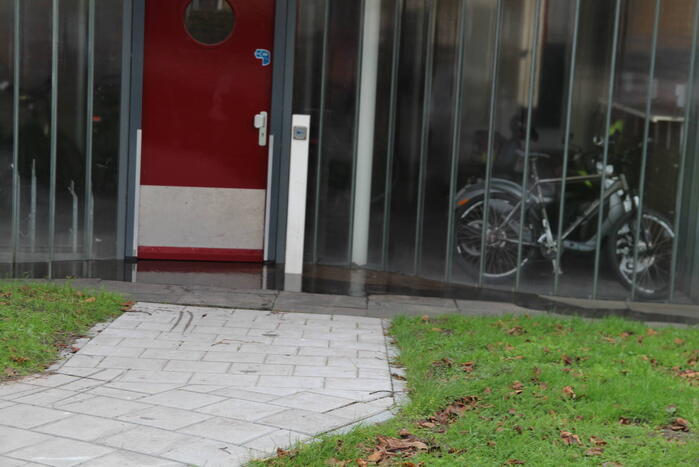 Brandweer ingezet bij waterlekkage in fietsenstalling