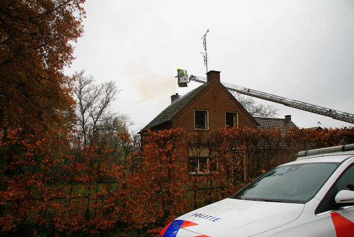 Veel rookontwikkeling door schoorsteenbrand