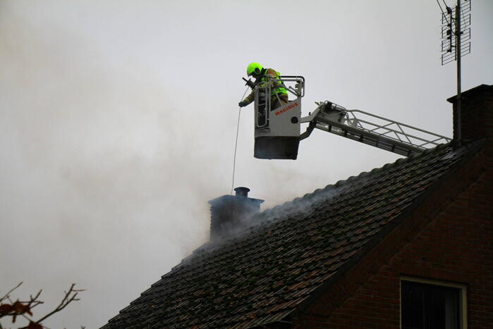Veel rookontwikkeling door schoorsteenbrand